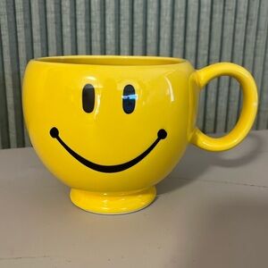 VINTAGE 1980 YELLOW SMILEY FACE TELEFLORA MUG PLANTER APPROX 4” TALL 4” DIAMEY